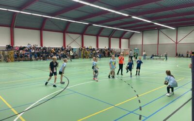 Groepen 3, 4 en 5 snuffelen aan GHV en handbal tijdens geslaagd Schoolhandbaltoernooi