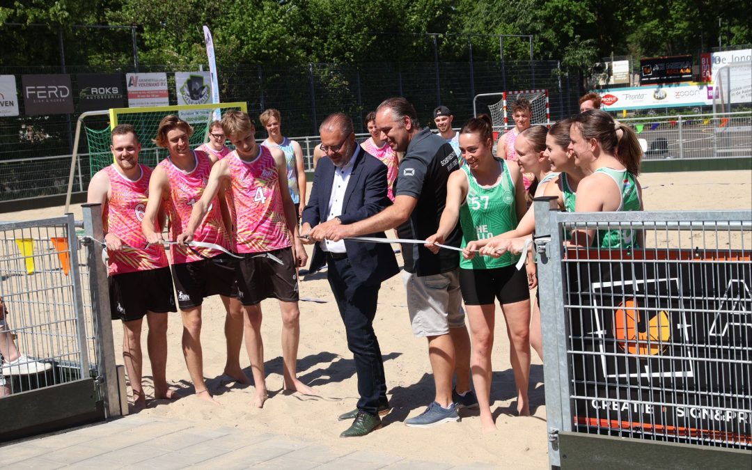Opening beachhandveld GHV wordt zomerse stranddag
